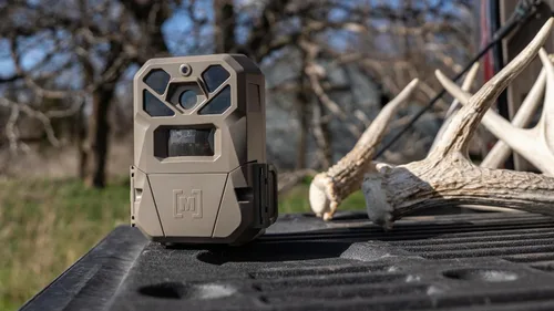 Vista 7 de Moultrie Edge 2 Pro Cellular Trail Camera - Auto Connect Nationwide 4G LTE - On Demand 40MP Photo - 1440P Video with HD Audio - Ai False Trigger