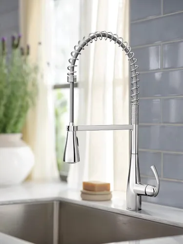 Vista 11 de Grifo de cocina Moen Essie cromado de una manija con arco alto y rociador extraíble con resorte de preenjuague con Power Clean, 87814