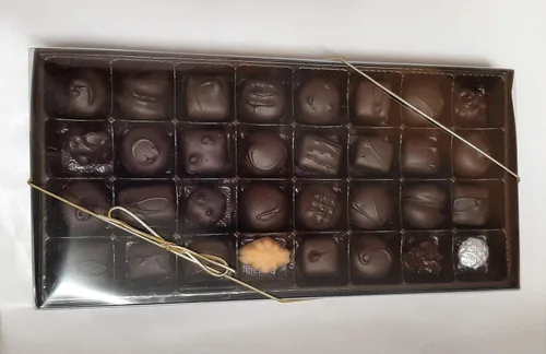 Vista 2 de Oliver's Surtido Chocolates - Chocolate negro, caja de 32 piezas