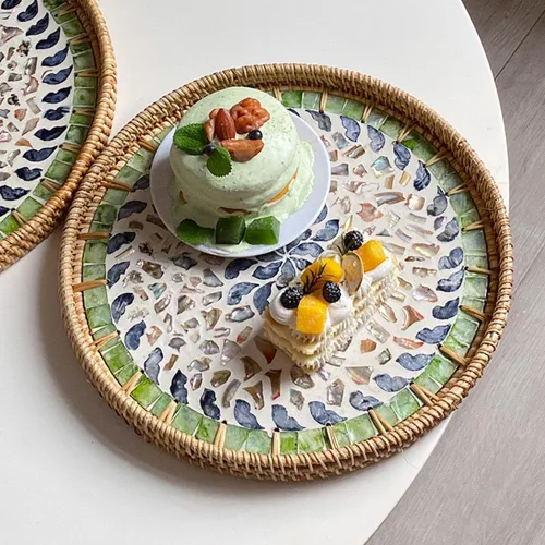 Vista 9 de Bandeja redonda de ratán con incrustaciones de madreperla, bandeja decorativa tejida a mano con base de madera,Cestas decorativas de mimbre bandeja