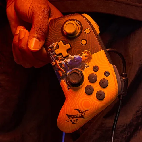Vista 10 de PDP Gaming Faceoff Deluxe+ Wired Switch Pro Controller - Zelda Breath of the Wild - Link - Gold Black - Official Licensed Nintendo - Customizable