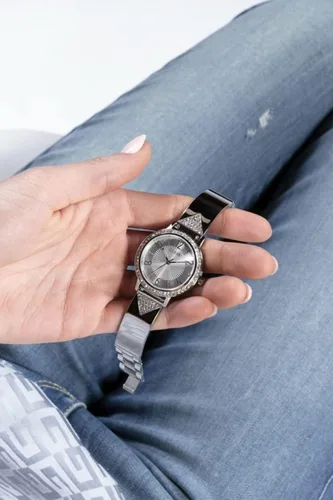 Vista 6 de GUESS Ladies 32mm Watch - Silver Tone Strap Silver Dial Silver Tone Case