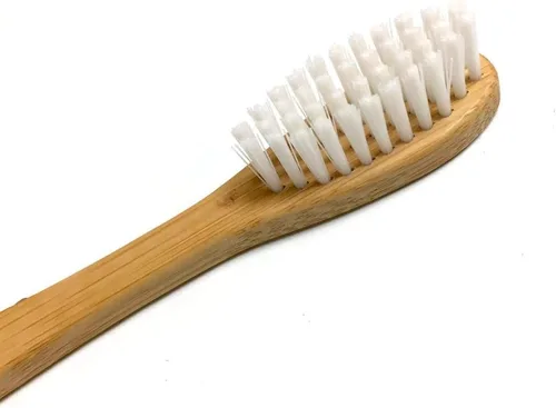 Vista 2 de Cepillo de dientes ecológico de bambú natural, orgánico, sin BPA y duradero con mango ergonómico (paquete de 4: cerdas de nailon duro)