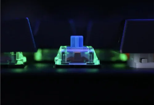 Vista 2 de Alpha Elite - Teclado mecánico para juegos de tamaño completo con cable, interruptores de clic azules, iluminación RGB personalizable, teclas