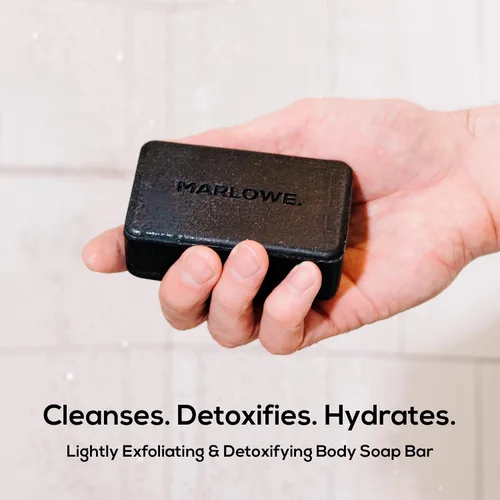 Vista 2 de Marlowe. Barra de jabón facial y corporal de carbón No.106 Charcoal soap bar detoxifies and deeply cleanses while leaving skin smooth and