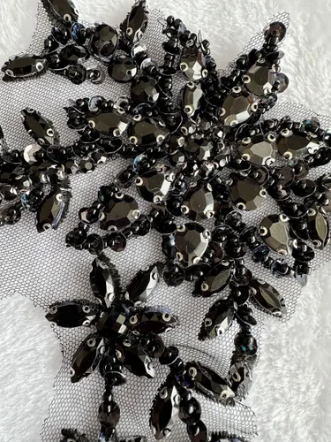 Vista 3 de Parches de lentejuelas brillantes de acrílico hechos a mano en encaje, con cuentas y piedras, para coser, accesorios para vestido de novia (negro)