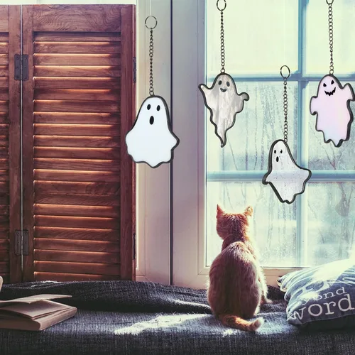 Vista 5 de Yungyan 4 piezas de fantasmas de Halloween con vitrales pintados a mano para colgar en la ventana, atrapasoles de Halloween, decoración gótica