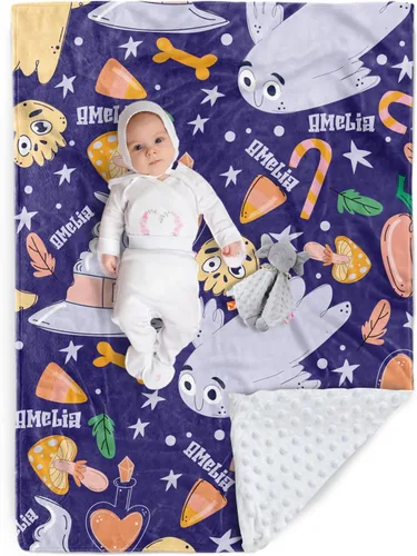Vista 19 de Manta de Halloween personalizada, diseños de dibujos animados con nombre personalizable, manta de franela de felpa suave con respaldo punteado