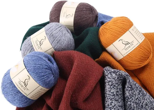 Vista 4 de Ovillo de lana de merino para tejer (3 capas) suave y ligero de 150g para ganchillo (Beige)