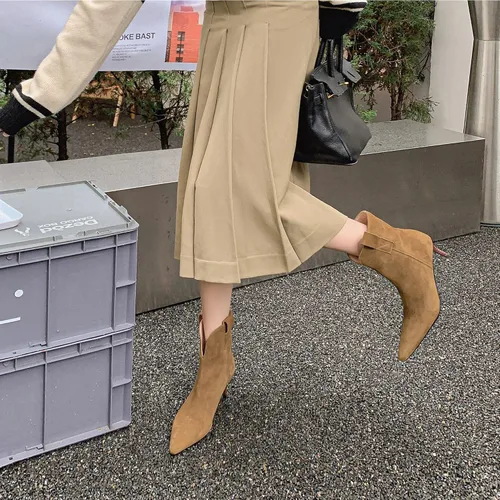 Vista 4 de Dance&Style Zapatos de tacón de gatito de 2.36 pulgadas para mujer, botas de tobillo de gamuza de cuero, botas de invierno retro