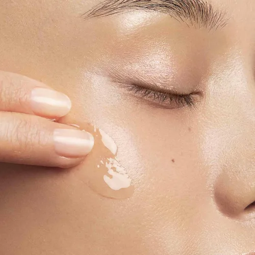 Vista 4 de Clarins Tratamiento de aceite facial de loto Hidrata, tonifica y equilibra la piel Aprieta visiblemente los poros Minimiza las líneas finas