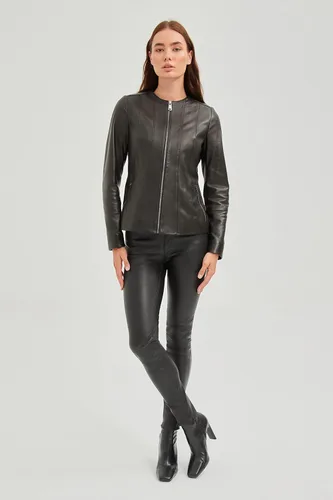 Vista 2 de Bigardini Chaqueta de piel de cordero italiana negra para mujer, estilo sin cuello