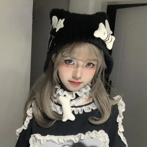 Vista 3 de Harajuku Y2k Star Plush Bone Knit Hat Women Gothic Punk Angel Wings Black Beanie Hat