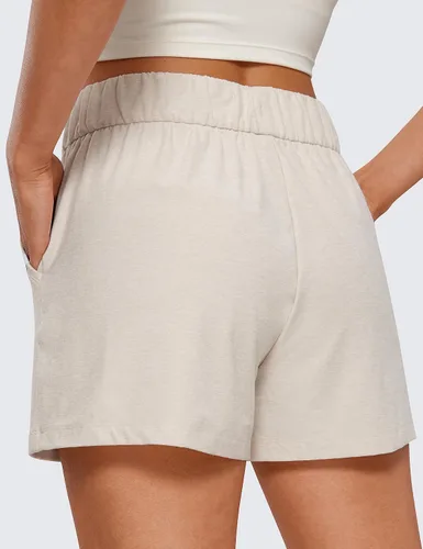 Vista 2 de CRZ YOGA Pantalones cortos suaves para mujer, cintura alta de 3 pulgadas, para uso casual, descanso, entrenamiento, cómodo verano con bolsillos
