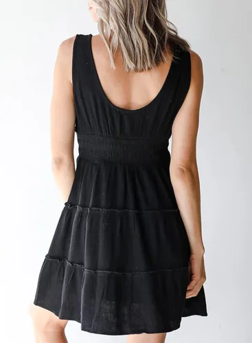 Vista 2 de Dokotoo Vestidos de verano para mujer, sin mangas, con botones, cintura elástica, volantes, escalonados, casual, con vuelo, mini vestido
