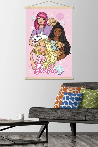 Vista 2 de Trends International Mattel Barbie - Bonito póster de pared, 22.37 x 34.00 pulgadas, paquete de impresión premium y colgador de madera de haya