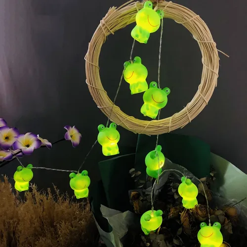 Vista 7 de Guirnalda de luces con forma de rana con enchufe USB y funciona con pilas, para jardín, dormitorio de los niños, árbol de Navidad, decoración