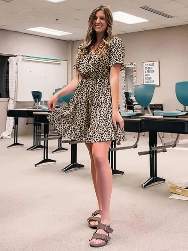 Vista 2 de KIRUNDO vestido de verano con mangas con volantes para mujer con lazo en el cuello cintura alta y estampado floral vestido corto y acampanado