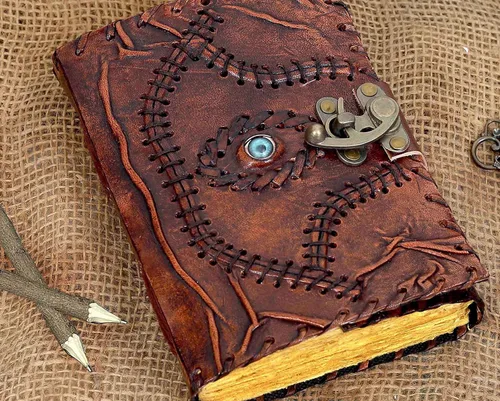 Vista 2 de Libro de hechizos Hocus Pocus, libro de hechizos Hocus Pocus, regalos de utilería, decoraciones de Halloween, decoración, diario de cuero