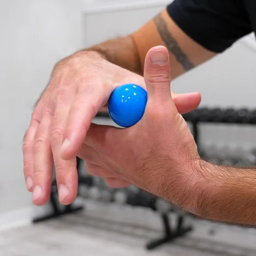 Vista 6 de OPTP Mini bolas – Juego de bolas de auto-masaje rellenas de aire de vinilo (2 piezas) para terapia de manos y pies, pequeñas bolas de terapia