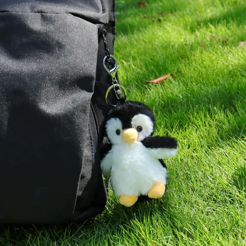 Vista 3 de Apricot Lamb Lindos juguetes antárticos de peluche de pingüino negro de peluche llavero suave para bolsa de niños, bolso, mochila y bolso