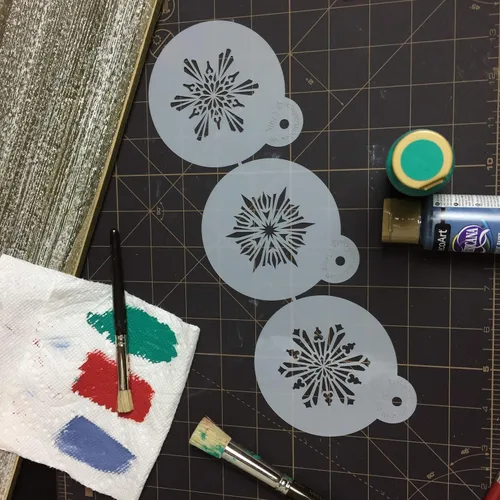 Vista 4 de Designer Stencils Pequeños copos de nieve de cristal, 3 plantillas de galletas, beige/semitransparente