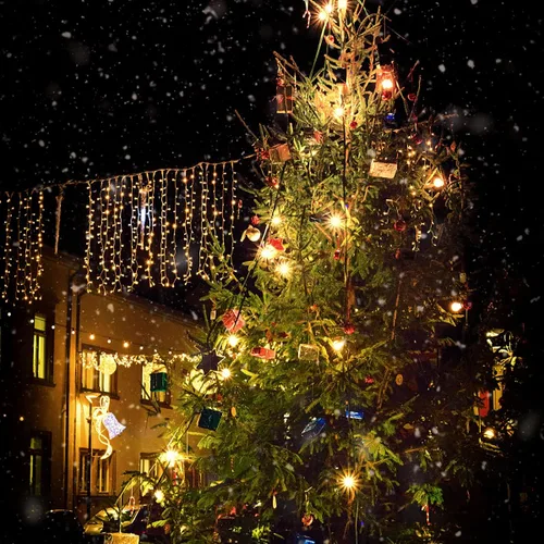 Vista 4 de 400 LED, 32 pies, 75 caídas de luces de carámbano, luces de Navidad en racimo para interior y exterior, luces de cadena enchufables, 8 funciones