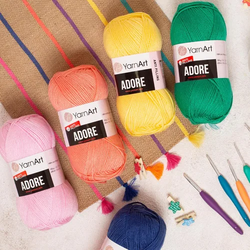 Vista 4 de 1 madeja YarnArt Adore, hilo antipilling, 100% acrílico antipilling, 100 g (3.5 oz), 280 m (306 yd), 3: Light-DK, Verde bebé - 358