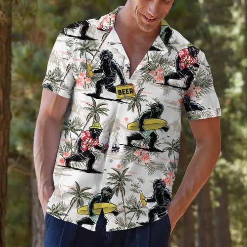 Vista 2 de American Bigfoot - Camisa hawaiana para hombre, divertida camisa hawaiana con botones Sasquatch de manga corta para hombre