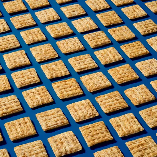 Vista 4 de Triscuit Minis - Galletas originales de trigo integral de grano entero, galletas veganas, 20 unidades Bocadillos para el almuerzo a granel