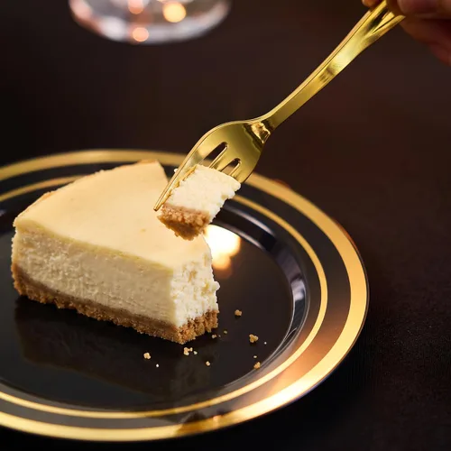Vista 2 de BESTVIP 100 platos de postre de plástico negro y dorado de 7 pulgadas Negro/Dorado