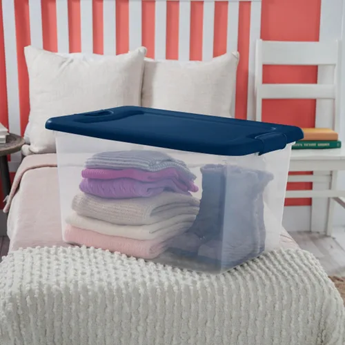 Vista 6 de Sterilite Programa de Color Paquete de 6, Contenedores de Almacenamiento Grandes de Plástico Transparente con Tapas, 64 Cuartos, Azul - Cajas