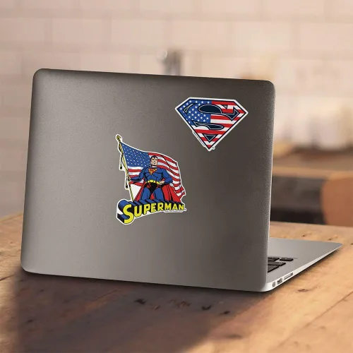 Vista 4 de Popfunk Colección de camisetas clásicas de Superman para adultos