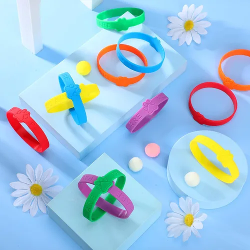 Vista 2 de Jerify 60 pulseras de goma con estampado de patas, pulsera de silicona para regalar a granel, pulseras elásticas de pata de perro, pulsera