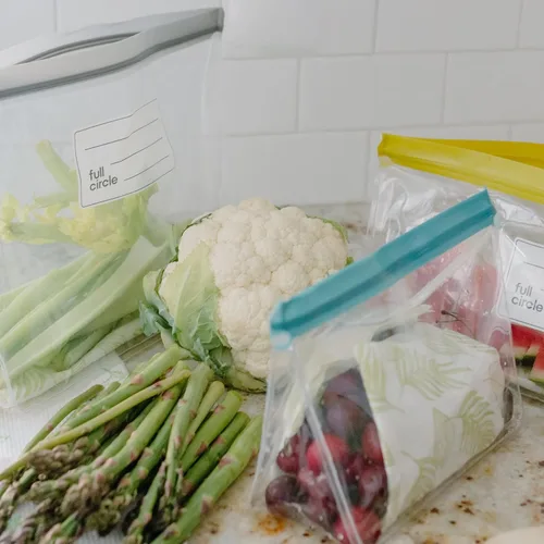 Vista 2 de Full Circle Ziptuck - Bolsa de almacenamiento grande reutilizable para productos, apta para alimentos, sin BPA, para coliflor, brócoli o lechuga