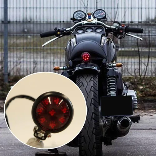 Vista 9 de Lámpara trasera de motocicleta LED estilo Bates con soporte para matrícula, luz de freno tipo bala, compatible con Cafe Racer, Bobber, Chopper, Rojo