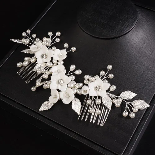 Vista 3 de Teyglen Peine para el cabello de boda con hojas de flores y perlas plateadas, tocados con diamantes de imitación, piezas para el cabello, accesorios