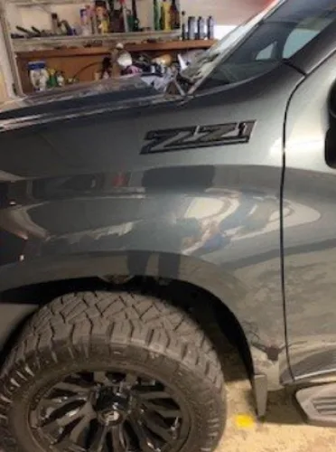 Vista 5 de 2019-2023 Nuevos emblemas Z71 de 2 piezas para Silverado (negro brillante)