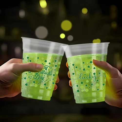 Vista 6 de 50 vasos de plástico de 12 onzas para el Día de San Patricio, vasos desechables impresos con texto en inglés "Happy St. Patrick's Day" y "Lucky