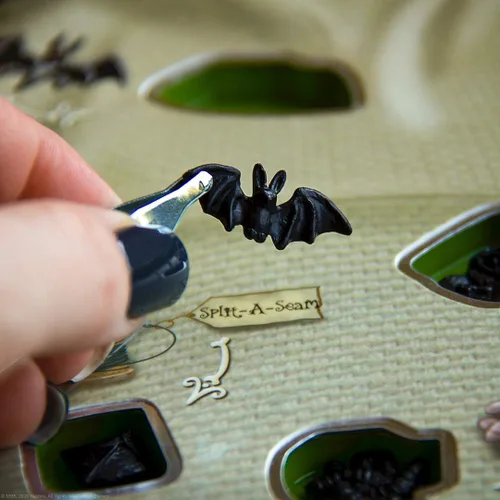 Vista 5 de Operación: Juego de mesa Disney Pesadilla Antes de Navidad Juego de mesa coleccionable Con Oogie Boogie y arte de Pesadilla Antes de Navidad