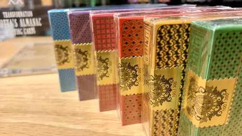 Vista 2 de Murphy's Magic Supplies, Inc. Juego de 6 barajas de Cotta dorada (con estuche y números de sello de pliegue a juego)