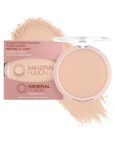 Vista 30 de Mineral Fusion Base de maquillaje en polvo prensado, polvo facial con acabado mate para piel clara con subtonos rosa/rojo, maquillaje natural