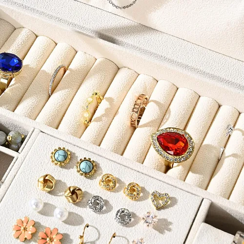 Vista 3 de Joyero para mujeres y niñas, organizador de joyas grande con cerradura de 3 niveles para collares, anillos, aretes, piel sintética (blanco)