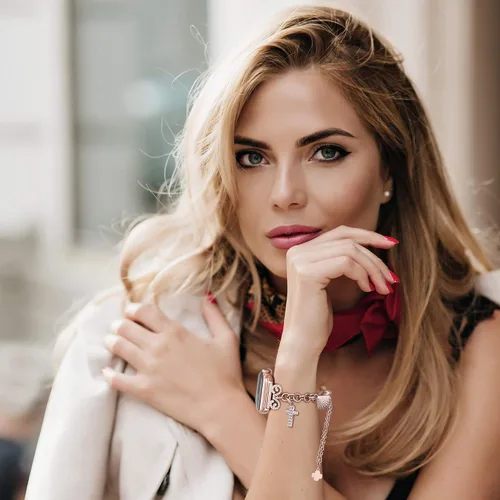 Vista 3 de Secbolt Dijes compatibles con Apple Watch pulsera para mujer, Diamante de imitación