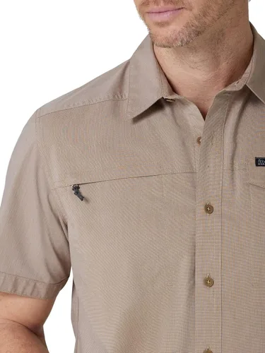 Vista 4 de ATG by Wrangler Camisa de manga corta con bolsillo asimétrico con cremallera para hombre