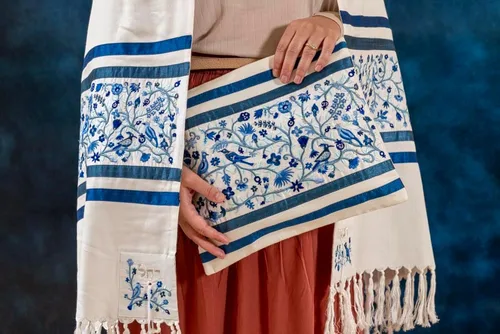 Vista 4 de Yair Emanuel Tallit - Bordado Completo - Matriarcas - Azul