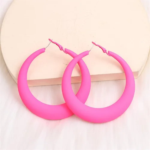 Vista 5 de Aretes de aro coloridos para mujer, aretes colgantes de neón de los años 80 y 90, aretes retro mate grandes, aretes gruesos exagerados, joyería Y2K