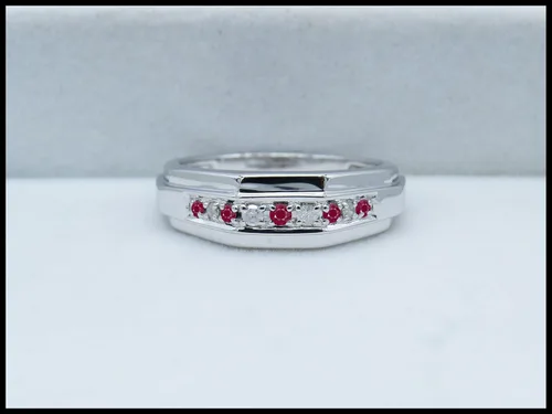 Vista 2 de Dazzlingrock Collection Anillo de boda redondo alternativo con diamantes blancos para él en plata de ley 925