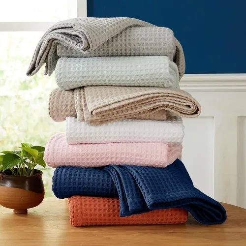 Vista 3 de Manta de cama 100% algodón con tejido waffle Suave, transpirable y ligera para todas las estaciones Perfecta para superponer Colección Brielle