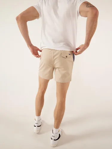 Vista 3 de Chubbies Pantalones cortos chinos para hombre de 5.5 pulgadas, pantalones cortos casuales con cintura elástica, bolsillos laterales y traseros